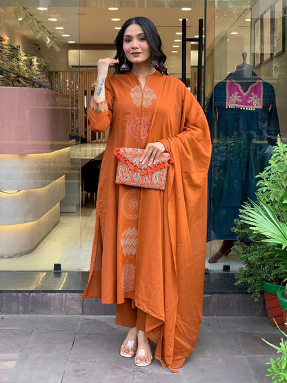 Women Embrodairy Chanderi Stright Kurta Set With Chinon Duppata